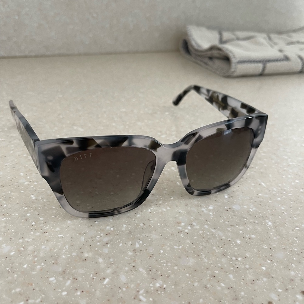 Stylish Tortoiseshell Sunglasses By Diff Eyewear - image 2